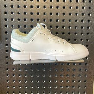 On Running - The Roger Advantage. New in Box